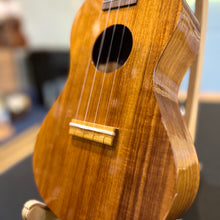 Load image into Gallery viewer, 【日本製】 Famous by KIWAYA FC-5G Laminated Hawaiian KOA 夏威夷相思木三片原木合板 23" Ukulele