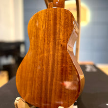 Load image into Gallery viewer, 【日本製】 Famous by KIWAYA FC-5G Laminated Hawaiian KOA 夏威夷相思木三片原木合板 23" Ukulele