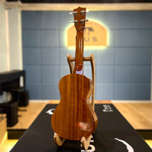Load image into Gallery viewer, 【日本製】 Famous by KIWAYA FC-5G Laminated Hawaiian KOA 夏威夷相思木三片原木合板 23" Ukulele
