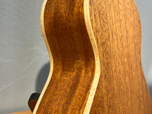 將圖片載入圖庫檢視器 aNueNue 彩色 UC10 23吋雲杉面實木Ukulele - 森林綠 Black Forest