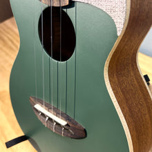 將圖片載入圖庫檢視器 aNueNue 彩色 UC10 23吋雲杉面實木Ukulele - 森林綠 Black Forest