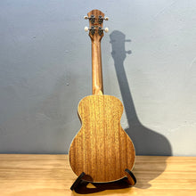 將圖片載入圖庫檢視器 aNueNue 彩色 UC10 23吋雲杉面實木Ukulele - 森林綠 Black Forest