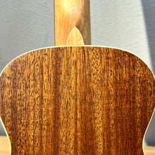 將圖片載入圖庫檢視器 aNueNue 彩色 UC10 23吋雲杉面實木Ukulele - 暗夜黑 Black Beauty