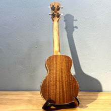 將圖片載入圖庫檢視器 aNueNue 彩色 UC10 23吋雲杉面實木Ukulele - 暗夜黑 Black Beauty