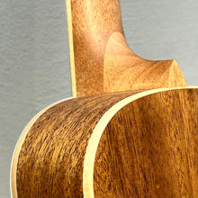 將圖片載入圖庫檢視器 【預售】aNueNue 彩色 UC10 23吋雲杉面實木Ukulele - 冰綠色 Ice Green