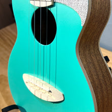 將圖片載入圖庫檢視器 【預售】aNueNue 彩色 UC10 23吋雲杉面實木Ukulele - 冰綠色 Ice Green