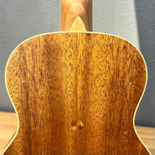 將圖片載入圖庫檢視器 【預售】aNueNue 彩色 UC10 23吋雲杉面實木Ukulele - 冰綠色 Ice Green