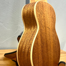 將圖片載入圖庫檢視器 【預售】aNueNue 彩色 UC10 23吋雲杉面實木Ukulele - 冰綠色 Ice Green