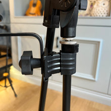 將圖片載入圖庫檢視器 Gator Frameworks Ukulele Hanger