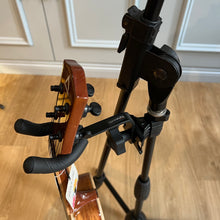 將圖片載入圖庫檢視器 Gator Frameworks Ukulele Hanger