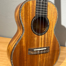 Load image into Gallery viewer, ACE D67 - AAA級26吋非洲桃花心木全實木Ukulele