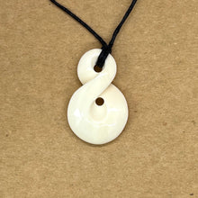 將圖片載入圖庫檢視器 新西蘭骨雕頸飾 New Zealand Bone Carving Twist Style