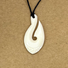 Load image into Gallery viewer, 新西蘭骨雕頸飾 New Zealand Bone Carving HEIMATAU Style