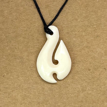 Load image into Gallery viewer, 新西蘭骨雕頸飾 New Zealand Bone Carving HEIMATAU Style
