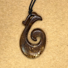 Load image into Gallery viewer, 新西蘭骨雕頸飾 New Zealand Bone Carving HEIMATAU Style