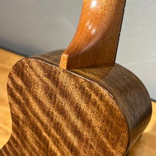 將圖片載入圖庫檢視器 【預售】100% Handmade Oulcraft Walnut 23" Concert Ukulele