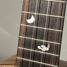 將圖片載入圖庫檢視器 【預售】100% Handmade Oulcraft Walnut 23" Concert Ukulele