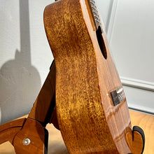 Load image into Gallery viewer, ACE D66 - AA級26吋非洲桃花心全實木Ukulele
