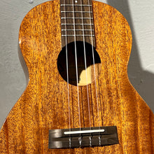 Load image into Gallery viewer, ACE D66 - AA級26吋非洲桃花心全實木Ukulele
