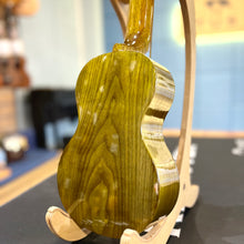 Load image into Gallery viewer, 【預售】日本製 Famous by KIWAYA FS-MGT Laminated Walnut 胡桃木三片原木合板 21&quot; Ukulele
