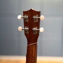 Load image into Gallery viewer, 【預售】日本製 -  Famous by KIWAYA FC-1G  Laminated African Mahogany 非洲桃花心木三片原木合板 23&quot; Ukulele
