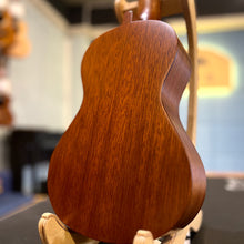 Load image into Gallery viewer, 【預售】日本製 -  Famous by KIWAYA FC-1G  Laminated African Mahogany 非洲桃花心木三片原木合板 23&quot; Ukulele
