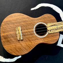 將圖片載入圖庫檢視器 【預售】100% Handmade Oulcraft Walnut / Pale Moon Ebony 23&quot; Concert Ukulele
