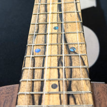 將圖片載入圖庫檢視器 【預售】100% Handmade Oulcraft Walnut / Pale Moon Ebony 23&quot; Concert Ukulele
