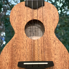 Load image into Gallery viewer, Tom T3 17&quot; 桃花心木面實木 Solid Top Mahogany Ukulele
