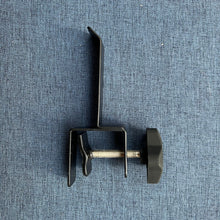 將圖片載入圖庫檢視器 Gator Frameworks Headphone Hanger
