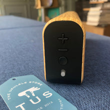 將圖片載入圖庫檢視器 TOM 藍牙小音箱 
TOM Bluetooth Speaker
