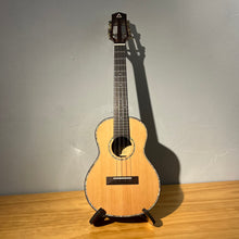 將圖片載入圖庫檢視器 【預售】ACE R65 - 26吋紅松木全實木Ukulele
