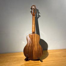 將圖片載入圖庫檢視器 【預售】ACE R65 - 26吋紅松木全實木Ukulele
