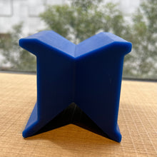 Load image into Gallery viewer, Music Nomad Cradle Cube String Instrument Neck Support 樂器維修頸枕
