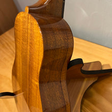Load image into Gallery viewer, 【預售】日本製 - KIWAYA Strummer Series KPS-1K 21&quot; KOA 夏威夷相思木全實木Ukulele
