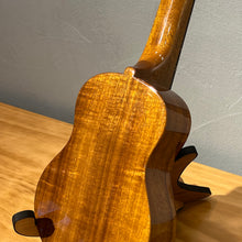 Load image into Gallery viewer, 【預售】日本製 - KIWAYA Strummer Series KPS-1K 21&quot; KOA 夏威夷相思木全實木Ukulele
