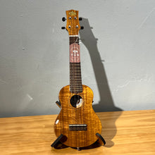 Load image into Gallery viewer, 【預售】日本製 - KIWAYA Strummer Series KPS-1K 21&quot; KOA 夏威夷相思木全實木Ukulele
