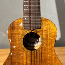 Load image into Gallery viewer, 【預售】日本製 - KIWAYA Strummer Series KPS-1K 21&quot; KOA 夏威夷相思木全實木Ukulele
