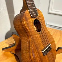 Load image into Gallery viewer, 【預售】日本製 - KIWAYA Strummer Series KPS-1K 21&quot; KOA 夏威夷相思木全實木Ukulele
