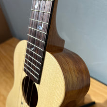 將圖片載入圖庫檢視器 【預售】100% Handmade Oulcraft Engelmann Spruce 23&quot; Concert Ukulele
